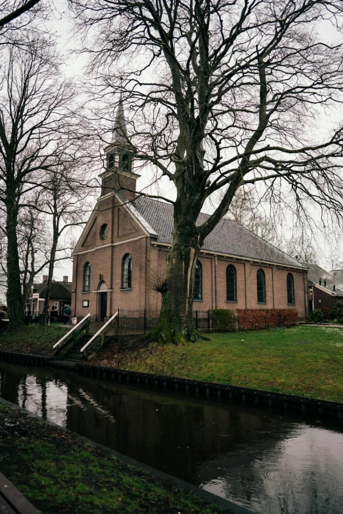 citygame giethoorn church by canal