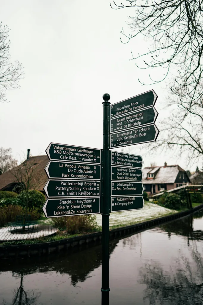 citygame giethoorn direction sign