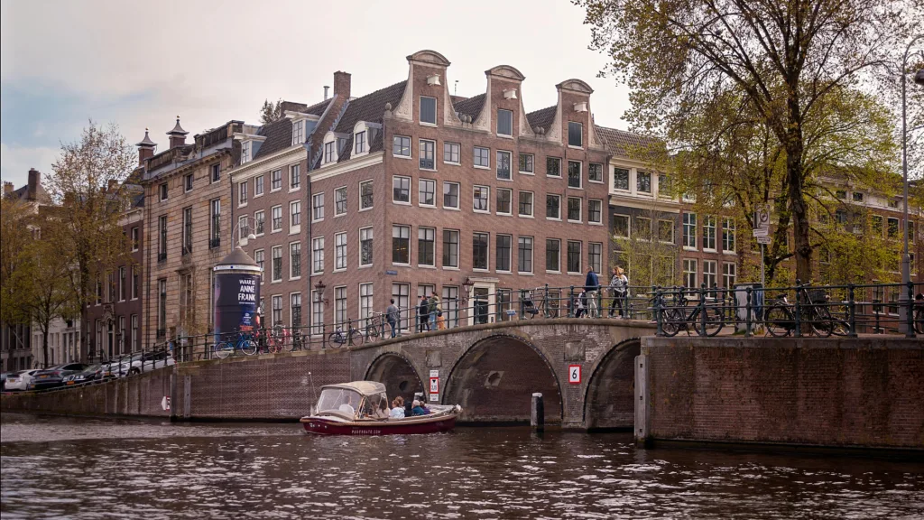 City Game Amsterdam bridge over canal