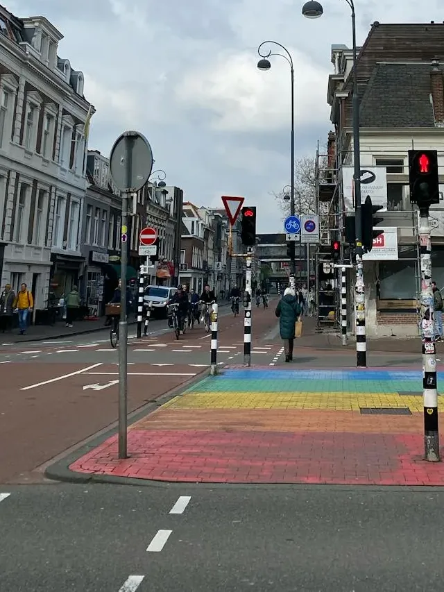 citygame haarlem sidewalk in town