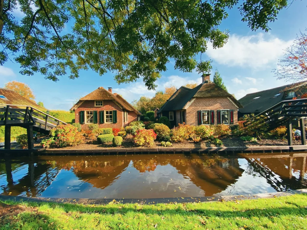 citygame giethoorn lake house daytime