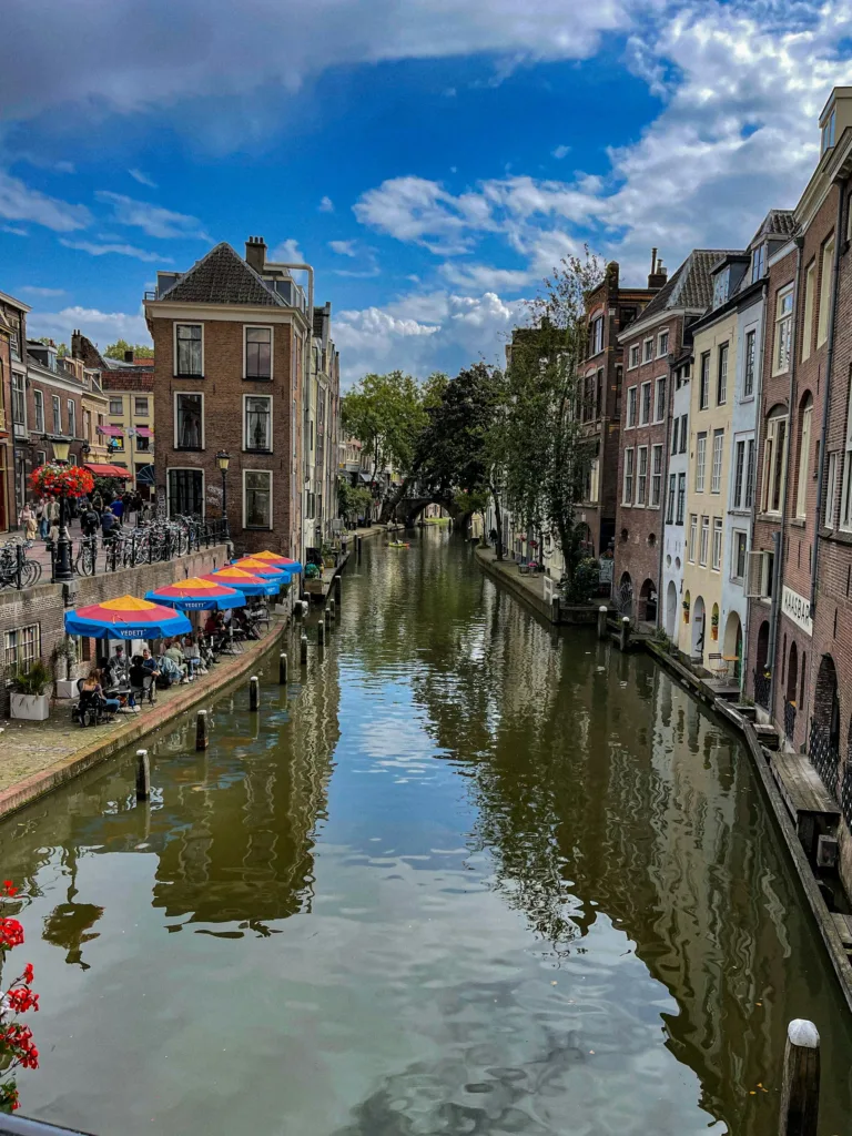 City Game Utrecht street with water