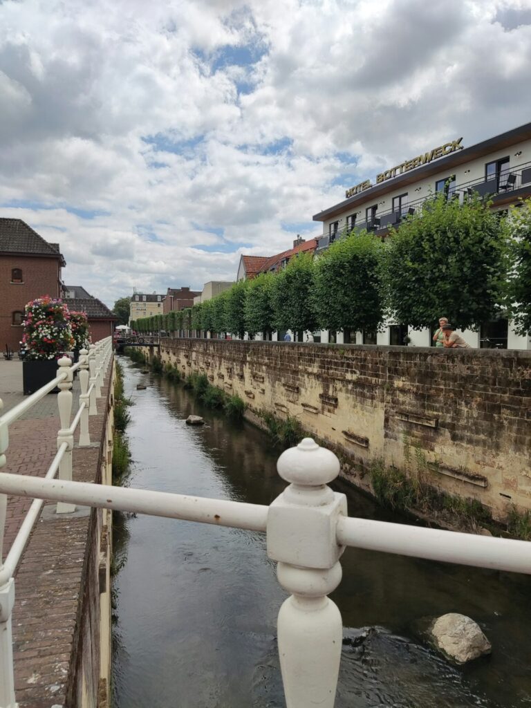 City Game Valkenburg railing water