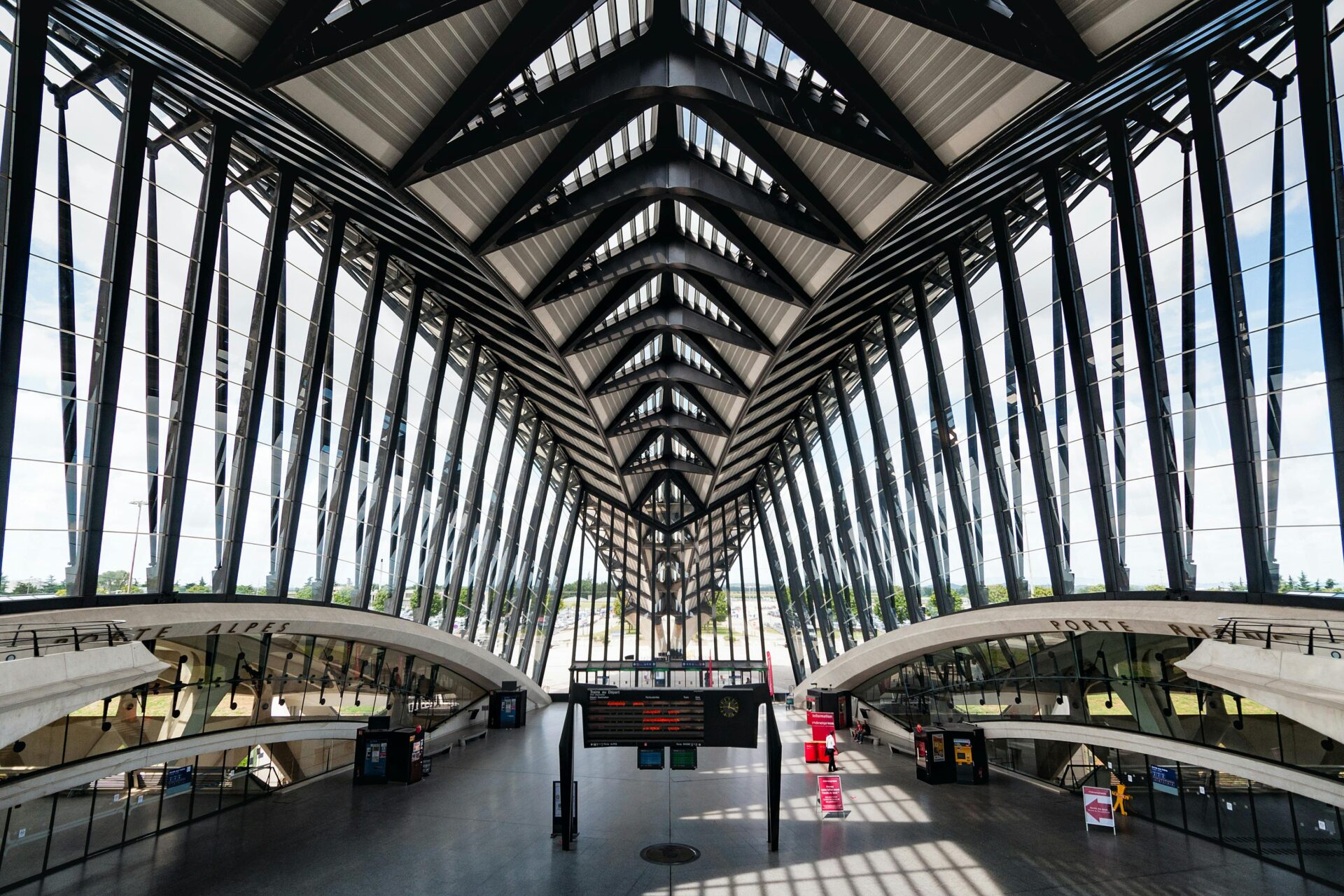 Gare de Lyon-Saint-Exupéry Station Interior