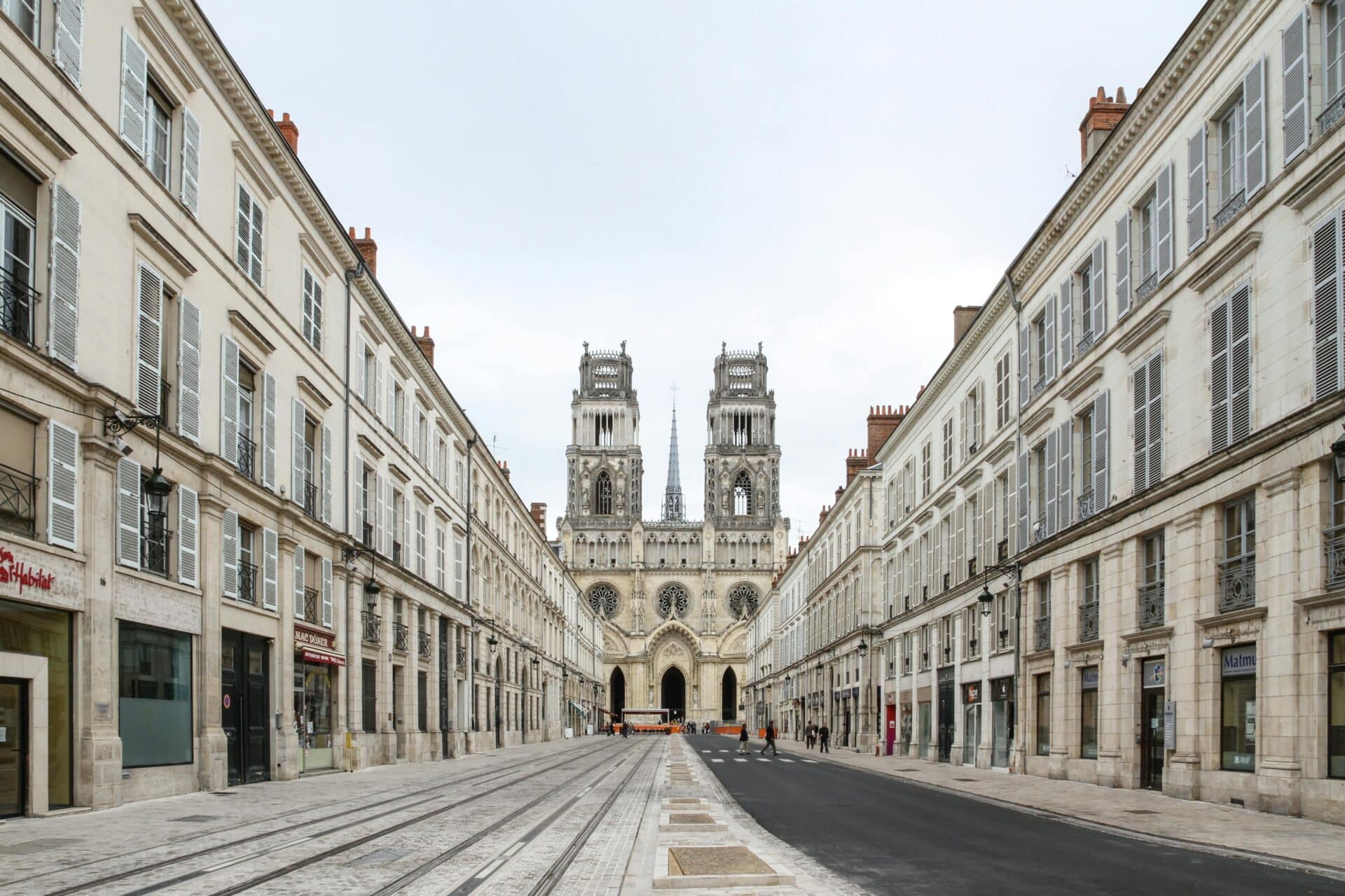 Rue Jeanne d'Arc and Orléans Cathedral